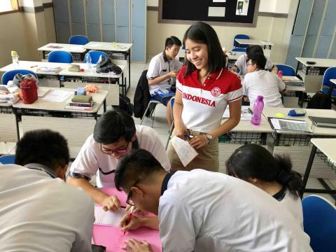 Sandy英文老師/一對一/團班 - ✅全英文帶印尼國際高中學生進行課室活動