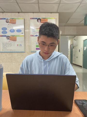 提供高雄會計家教服務的專家楊佾家