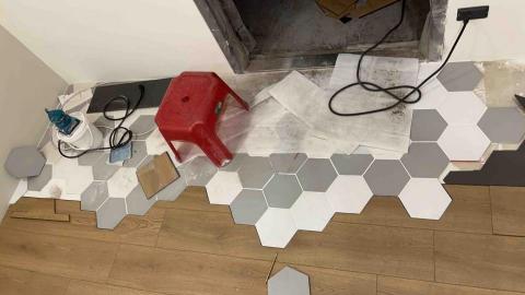 黃彥智 - 超耐磨木地板。
防潑水80小時。
防潮、防白蟻、耐燃。
針對台灣海島型氣候而設。