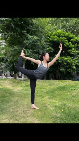 林宜璇 - 舞王式 
建立身體平衡，強化大腿肌肉力量、肩關節、脊椎的柔軟度,消除肩頸僵硬，促進血液循環，維持良好體態。