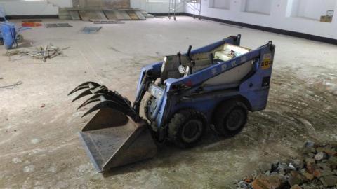 璟翔企業社 - 小台山貓進場協助清理垃圾