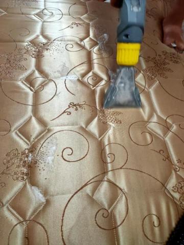 旭浪工程有限公司 - 床墊吸塵水洗中