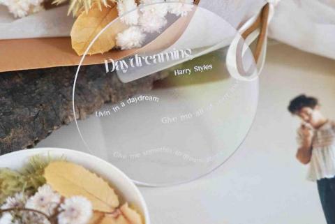 Aurora Design - 壓克力雷雕設計