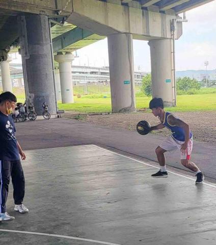 投籃技術指導 Shooting Trainer - 針對運球低重心＆寬站姿訓練！