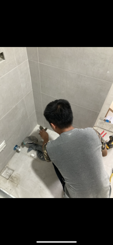 皇昊工程 水電小豪  - 安裝馬桶施工過程