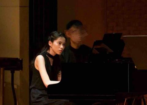 張沁榆～榆榆老師🎵🎵 - 