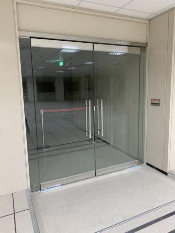 黃健榮 - 玻璃門 黃健榮 - 玻璃門