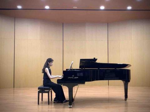 張沁榆～榆榆老師🎵🎵 - 