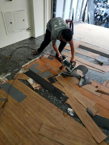 旭浪清潔有限公司 - 拆除塑膠地板