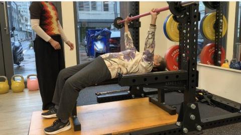 Coach-Roman - 銀髮族訓練-上肢水平推 Coach-Roman - 銀髮族訓練-上肢水平推