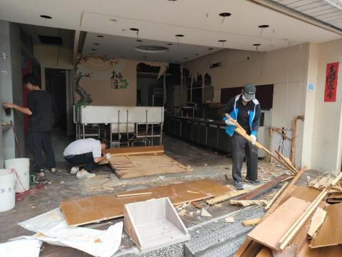 旭浪清潔有限公司 - 裝潢拆除中