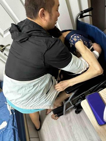 桃園市私立天使居家長照機構1966申請 - 輪椅移位