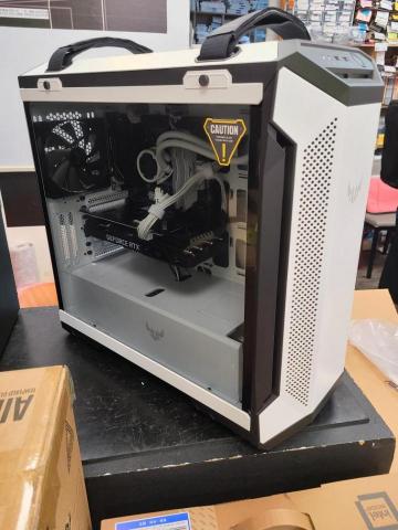 廖宏昌 - 高階電競遊戲主機組裝 廖宏昌 - 高階電競遊戲主機組裝