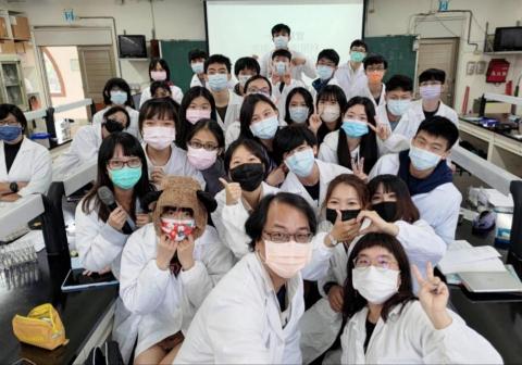 晏華 - 碩班期間帶實驗課助教