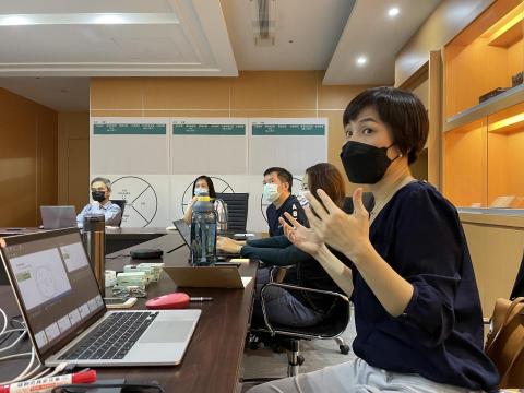 以客戶為中心的數位轉型與品牌轉型顧問 - Customer Journey & Customer Personas Workshop_鼎新電腦DigiWin Software