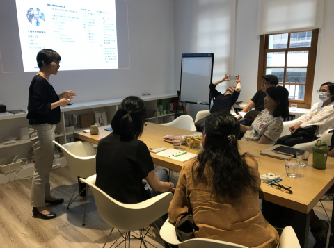 以客戶為中心的數位轉型與品牌轉型顧問 - 華美光學運動太陽眼鏡自有品牌-720armour
客戶旅程與客戶輪廓研究會議
Customer Journey & Customer Personas Meeting