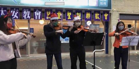 張茵茵 - 帶領弦樂重奏聖誕表演