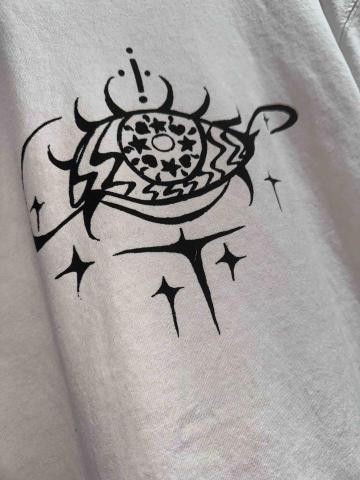 提供服裝設計服務的專家Shirley