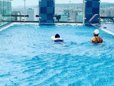 葉魚兒游泳教練 - Swimming 