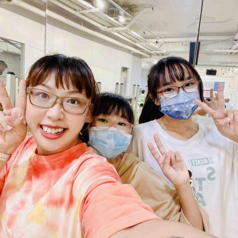 黃詩雅 - 國小學生街舞課程 黃詩雅 - 國小學生街舞課程