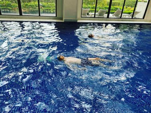 葉魚兒游泳教練 - Swimming 