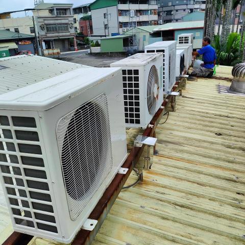 提供冰箱服務的專家潘立勝