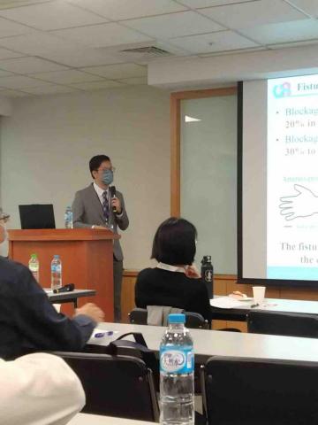 洪士洋 - 整理、傳遞知識內容的能力好，因此大學時被指導教授指派參加多個研討會報告自己的研究。