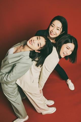 Dino’s Photography - TRIUMVIRATE OF LOVE:     NEVER ABSENT 閨蜜寫真