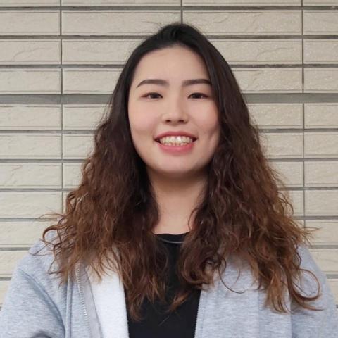 提供表演舞衣服務的專家張鳳師