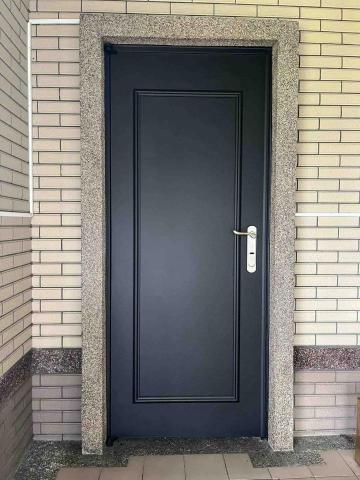 勇匠漆職人/油漆室內外塗裝 - 大門翻新 / 烤漆 勇匠漆職人/油漆室內外塗裝 - 大門翻新 / 烤漆