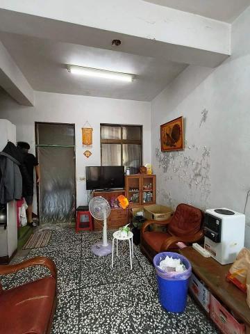 粉絲專頁:營佳油漆防水 - 客廳壁癌處理前 粉絲專頁:營佳油漆防水 - 客廳壁癌處理前