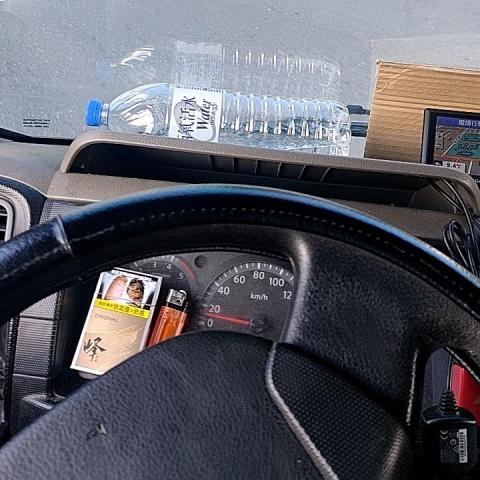 提供缸魚缸服務的專家無奈菸灰缸