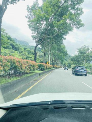 YJ個人工作室 - 專業接送，小客車為主