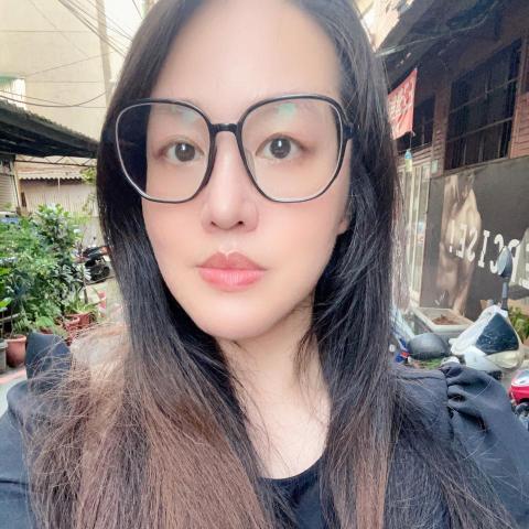 提供21服務的專家Dana