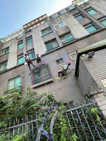 富冠工程開發-Daniel陳宣宇 - 施工內容實在有太多無法依依分享如有需要可以依照客戶需求分享。施工項目：室內外工程.一般室內裝修.室內設計統包均有