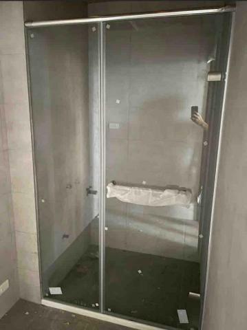 邱煜庭 - 無框一字內開式淋浴拉門