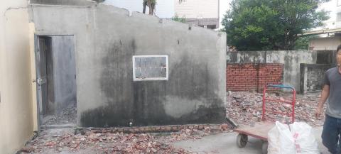 鑫順發企業社 - 拆除紅瓦片 處理清運