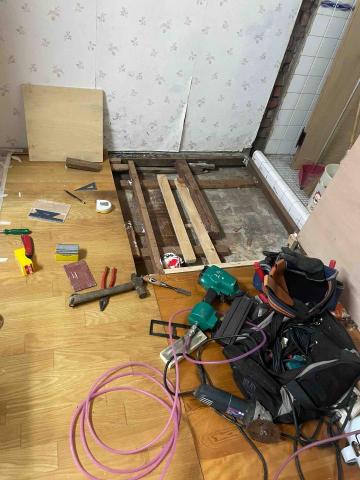 豪億 室內裝修 - 高架木地板局部修補 貼3.0塑膠地板