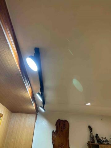 陳巧憲 - 神明桌上軌道燈