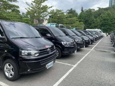 樂途小客車租賃公司 - 龐大的車隊才能獲得你的信任！