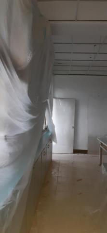 林文景 - 學校天花板壁癌處理，噴水泥漆