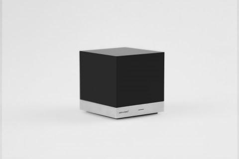 智慧住宅 - WIFI方式連接

內件上萬組紅外線電器廠牌

被控制的電器設備不能有阻礙物
全世界三線內廠牌都可選用內件遙控器直接控制，若沒有可自行複製要控器

智慧家庭中電器控制不止只有開跟關，也能直接控制風量大小、製冷製熱、切換電視頻道

在同一區域一顆小方，控制的電器數量無限制
