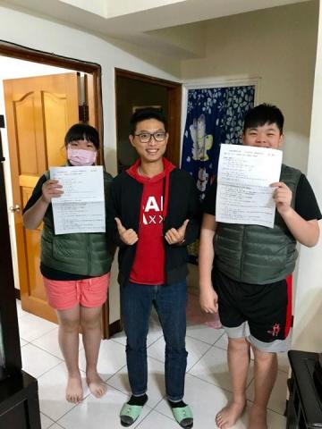 Yao-Ren Hu - 學生雙雙勇奪數學段考100分