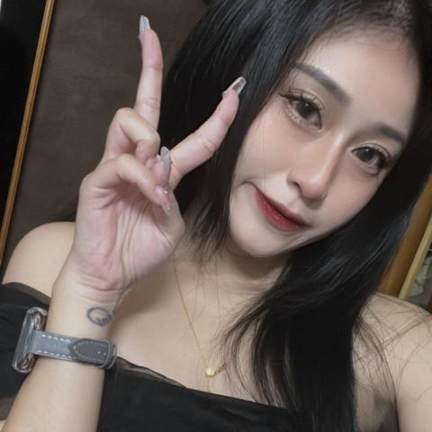 提供美髮剪刀服務的專家顧里