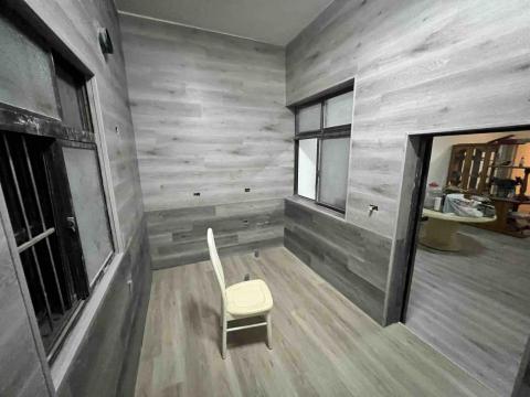 優美聖有限公司 - 5.5mm. Spc卡扣超耐磨地板。牆面雙色！