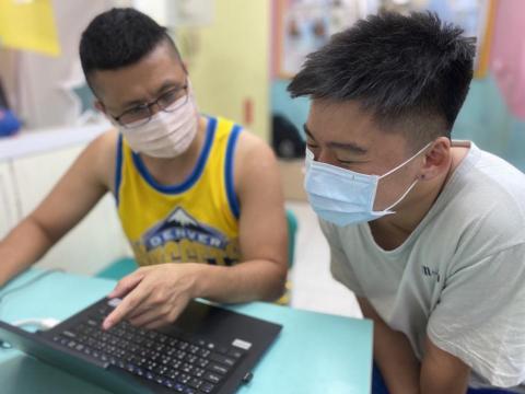 Peter老師 - 協助高中生寫自傳