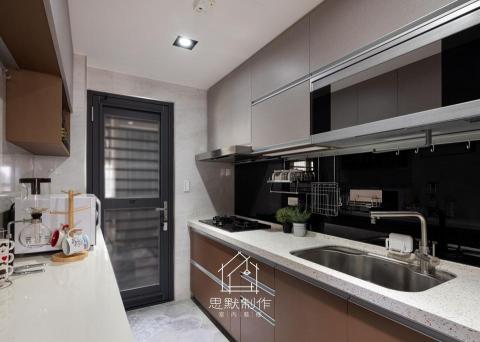 思默制作室內裝修有限公司 - 屋主持有多年的起家厝,並與媽媽多年生活的回憶全在這,希望能更有好的住宅環境,委託思默進行全室整修之退休宅:
1.平常有有氧健身習慣,希望將客房/YOGA室/遊戲室三合一
2.擅於烹調料理及沖煮咖啡,希望較多櫃體收納物品3.前陽台有多肉植物種植的需求
4.衛浴需有乾濕分離及TOTO牌衛浴設備
經過思默完整規劃及施工,完成了屋主的退休宅夢想!! 思默制作室內裝修有限公司 - 屋主持有多年的起家厝,並與媽媽多年生活的回憶全在這,希望能更有好的住宅環境,委託思默進行全室整修之退休宅:
1.平常有有氧健身習慣,希望將客房/YOGA室/遊戲室三合一
2.擅於烹調料理及沖煮咖啡,希望較多櫃體收納物品3.前陽台有多肉植物種植的需求
4.衛浴需有乾濕分離及TOTO牌衛浴設備
經過思默完整規劃及施工,完成了屋主的退休宅夢想!!