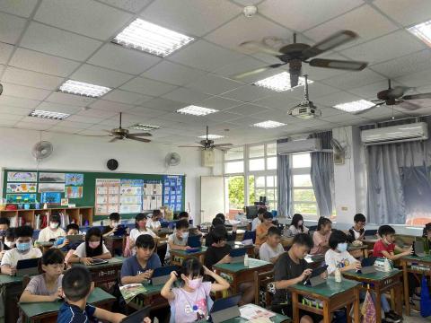 郭冠甫 - 代課自然老師