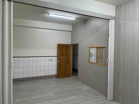 亨達木工 - 龍井透天 使用拉門隔成2間房 亨達木工 - 龍井透天 使用拉門隔成2間房