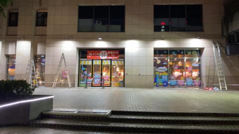 雨晨企業社 - 玻璃透視貼